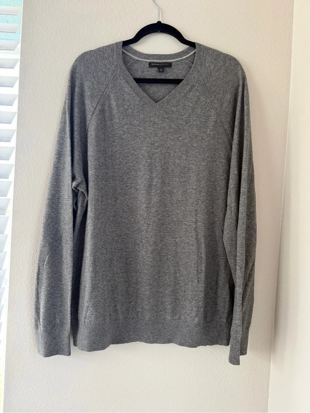 Banana Republic Men's Heather Gray V-Neck Sweater
